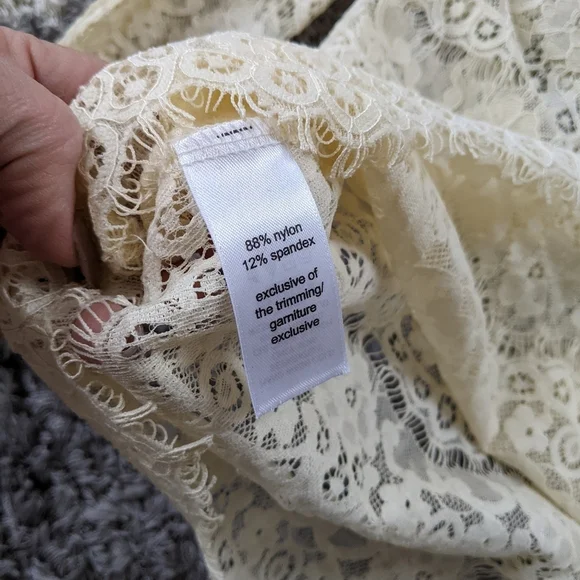 Maurices Lace Scalloped Long Sleeve Cream Blouse Size Women's M - Picture 7 of 7